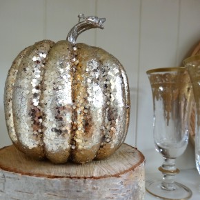 Simple Fall Decor How to: Jeweled pumpkins, Glitter Gourds, Horns & Hides Simple Fall Decor How to: Jeweled pumpkins, Glitter Gourds, Horns & Hides