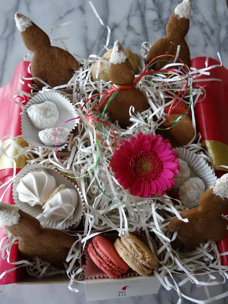 Christmas Cookie Box - Monica Hart via La Famiglia Design