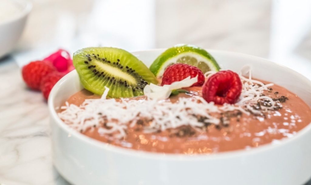 Smoothie Bowl! Healthy sips and bites - Monica Hart 425 Magazine
